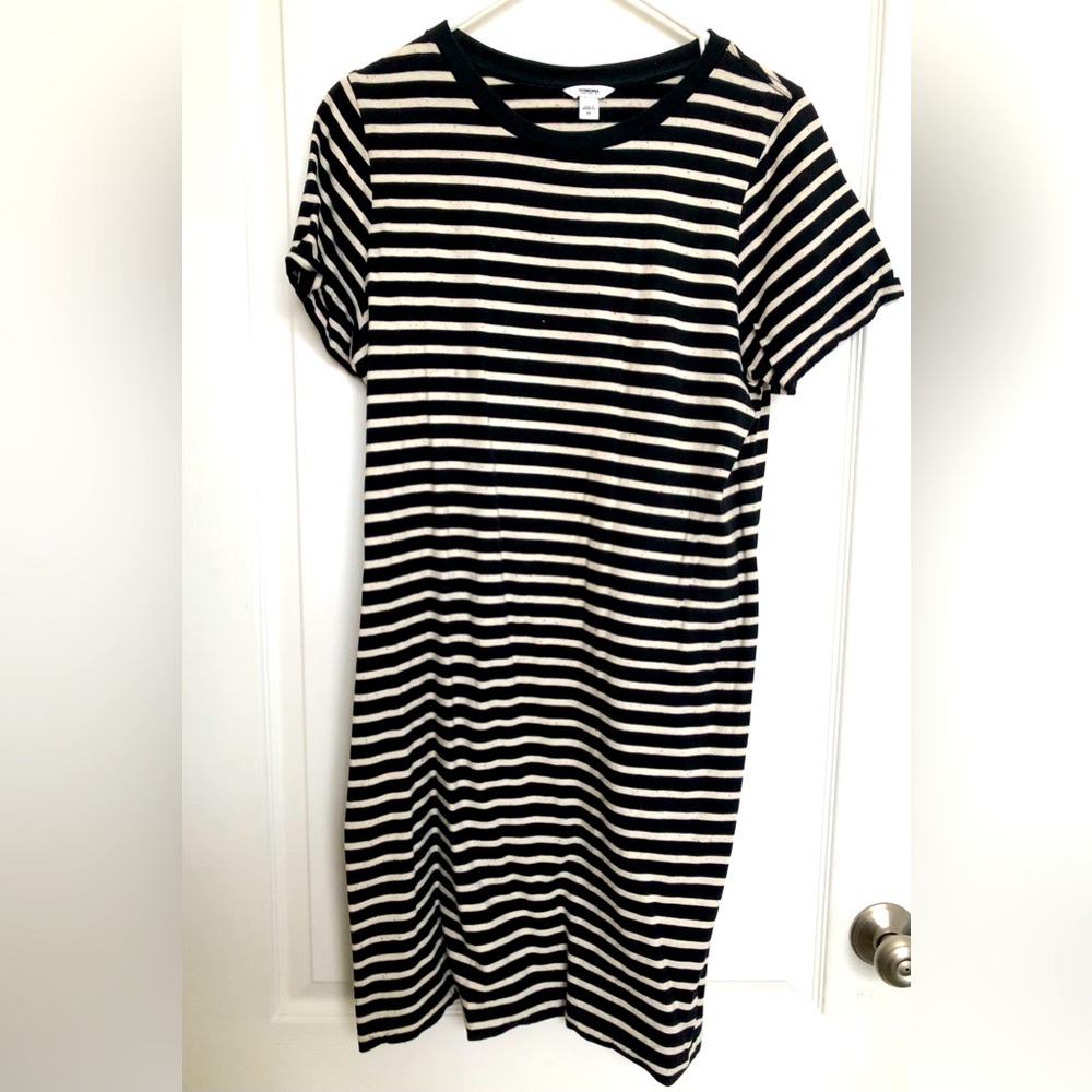 Black and white (w/ colored specks) knee-length t-shirt dress